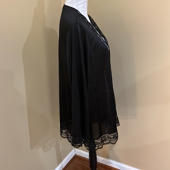 3X UnderCover Wear black satin & lace lingerie - Picture 3 of 6